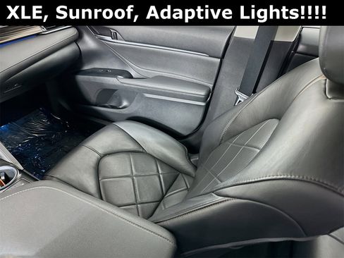 Used 2018 Toyota Camry XLE image 25