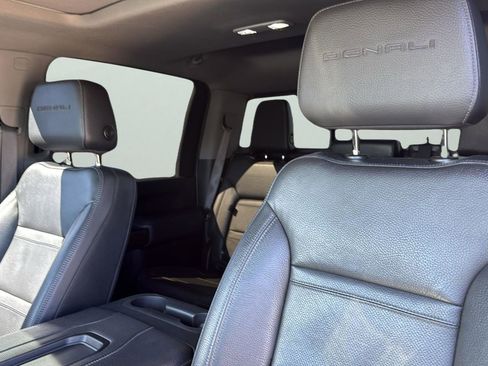 Used 2022 GMC Sierra 2500 Denali w/ Denali Black Diamond Edition image 10