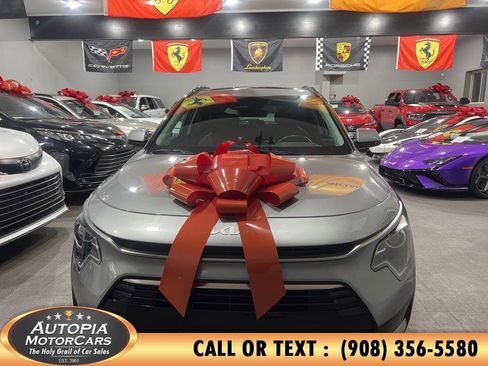 Used 2023 Kia Niro EX Touring image 8