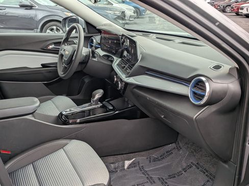 Used 2025 Chevrolet Trax LT image 22