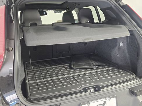 Certified 2023 Volvo XC40 B5 Ultimate w/ Climate Package image 7