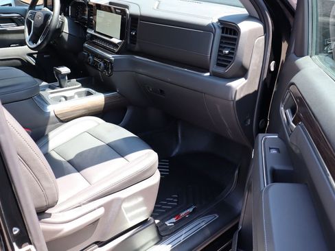 Used 2024 Chevrolet Silverado 1500 LT Trail Boss w/ Convenience Package II AWD/4WD image 48