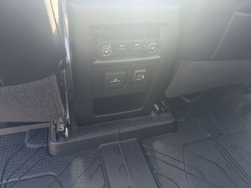Used 2021 Chevrolet Traverse LT w/ LT Premium Package AWD/4WD image 22