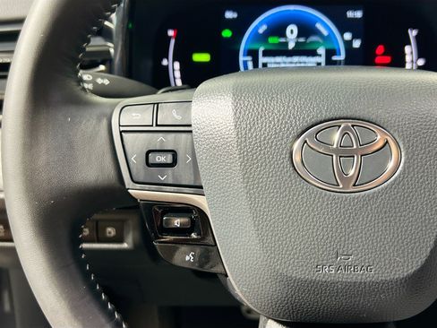 Used 2025 Toyota Camry SE FWD image 18