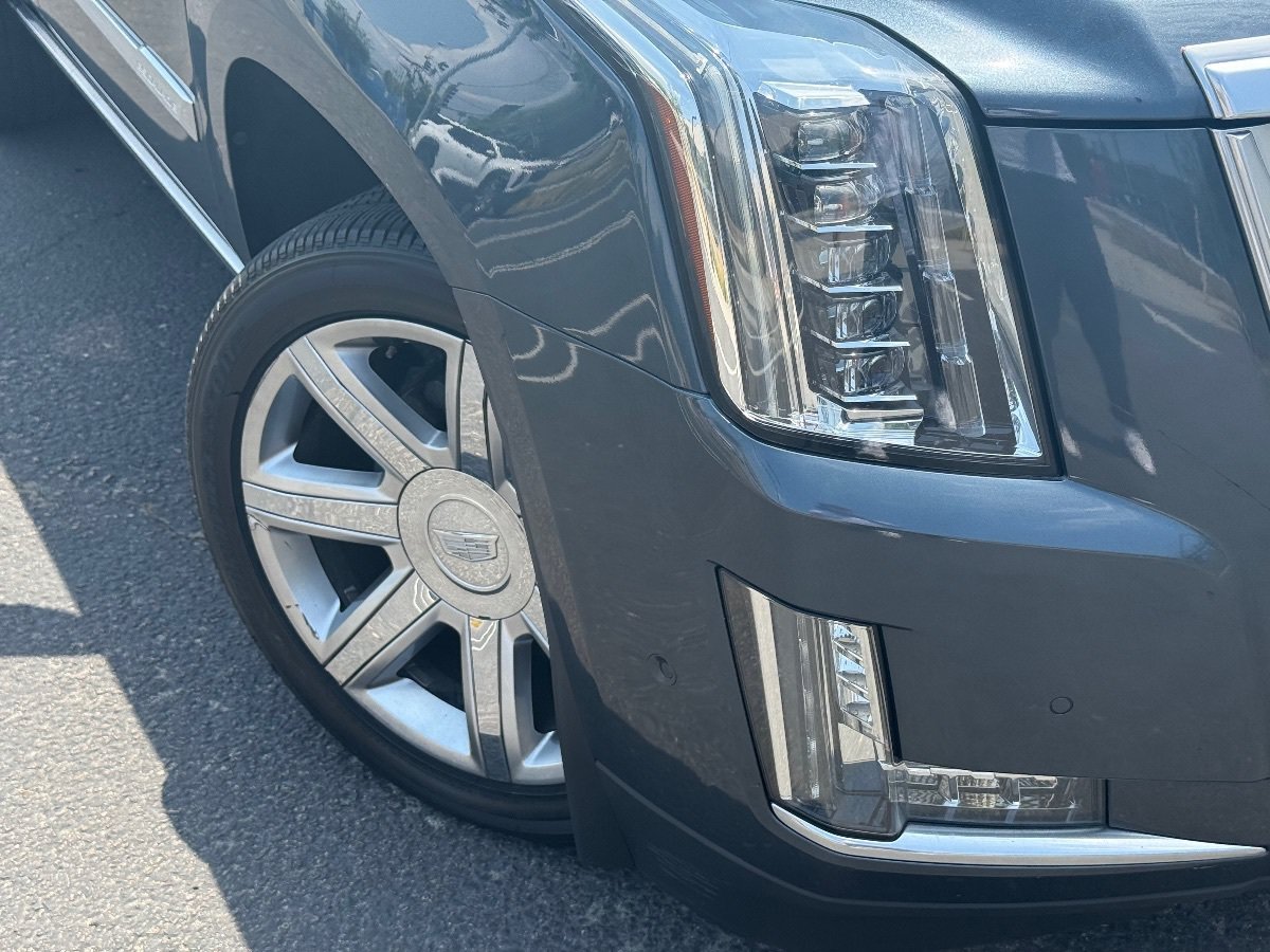 Used 2019 Cadillac Escalade Premium Luxury AWD/4WD image 6