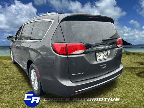 Used 2019 Chrysler Pacifica Touring-L image 5