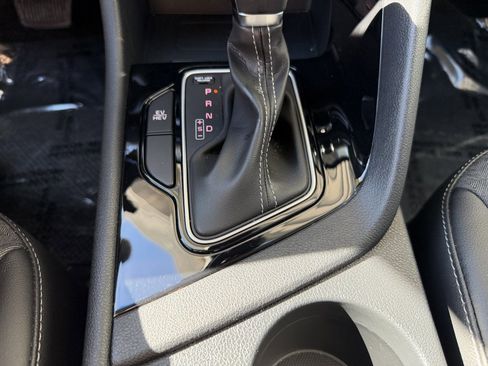 Used 2022 Kia Niro EX image 26