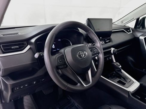 Used 2023 Toyota RAV4 XLE Premium AWD/4WD image 4