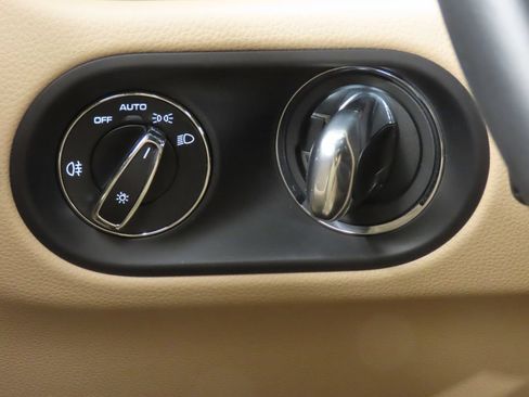 Certified 2026 Porsche Macan AWD/4WD image 23
