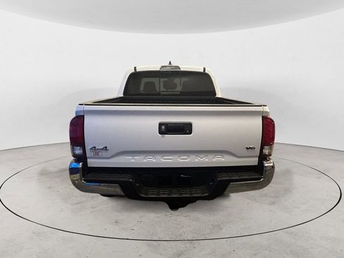 Certified 2023 Toyota Tacoma SR5 AWD/4WD image 4