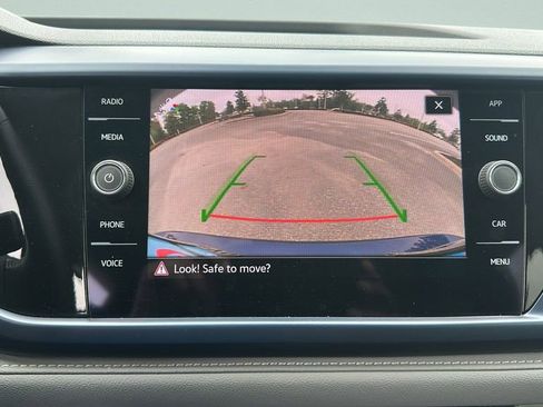 Used 2024 Volkswagen Taos SE image 17