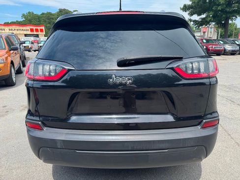 Used 2019 Jeep Cherokee Latitude w/ Popular Appearance Group FWD image 8