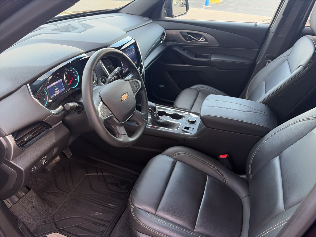 Used 2023 Chevrolet Traverse LT w/ LT Premium Package AWD/4WD image 9