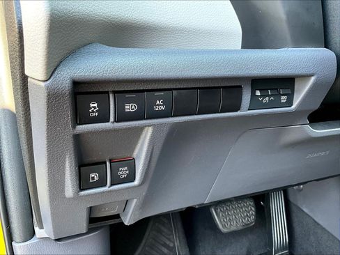 Used 2022 Toyota Sienna Limited AWD/4WD image 40