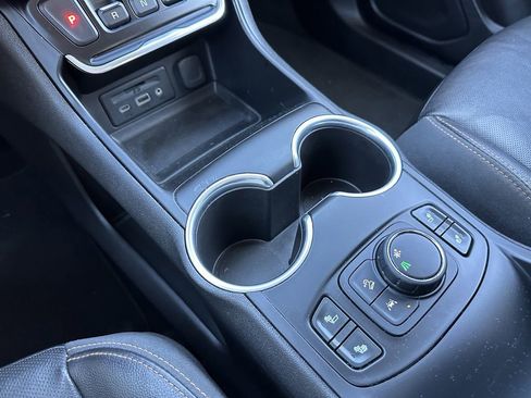 Used 2020 GMC Terrain SLT image 28