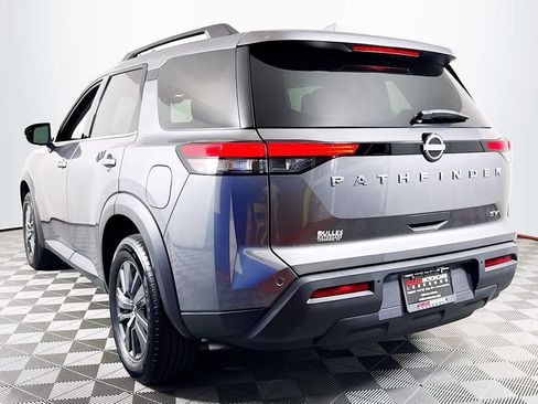 Used 2024 Nissan Pathfinder SV FWD image 5