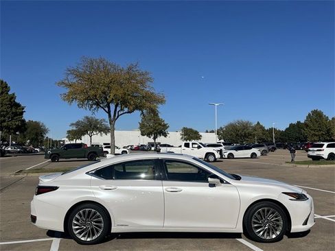 Used 2021 Lexus ES 300h Ultra Luxury w/ Accessory Package 2 image 3