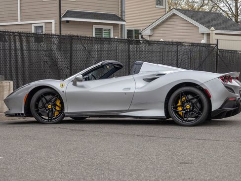 Used 2022 Ferrari F8 Tributo RWD image 44