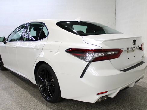 Used 2022 Toyota Camry XSE image 3
