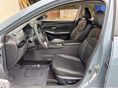 Used 2025 Nissan Sentra SR w/ SR Premium Package FWD image 16