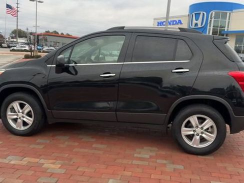 Used 2018 Chevrolet Trax LT w/ LT Convenience Package image 8