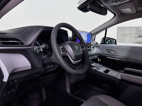 New 2026 Toyota Sienna XLE FWD image 11