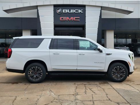 New 2026 GMC Yukon XL Elevation image 2