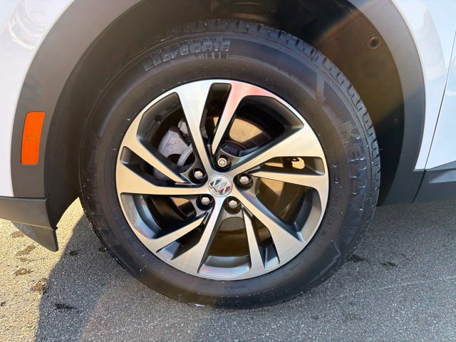 Used 2022 Buick Envision Essence w/ Safety Package AWD/4WD image 9