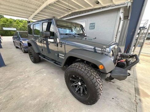 Used 2017 Jeep Wrangler Unlimited Sport w/ Connectivity Group AWD/4WD image 3