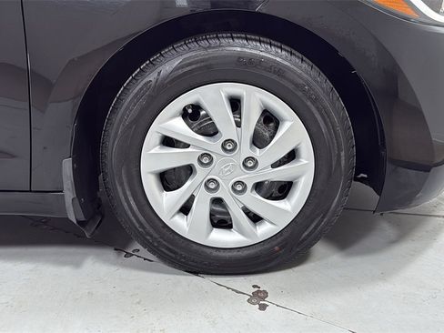 Used 2017 Hyundai Elantra SE w/ Cargo Package image 21