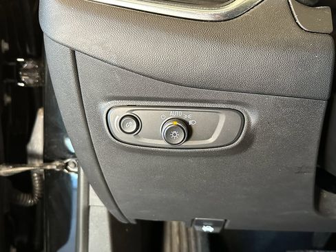 Used 2022 Chevrolet Equinox LT AWD/4WD image 18