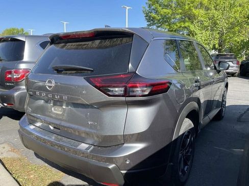 Used 2025 Nissan Rogue SV image 4