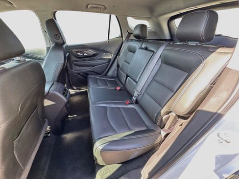 Used 2024 GMC Terrain SLT AWD/4WD image 12
