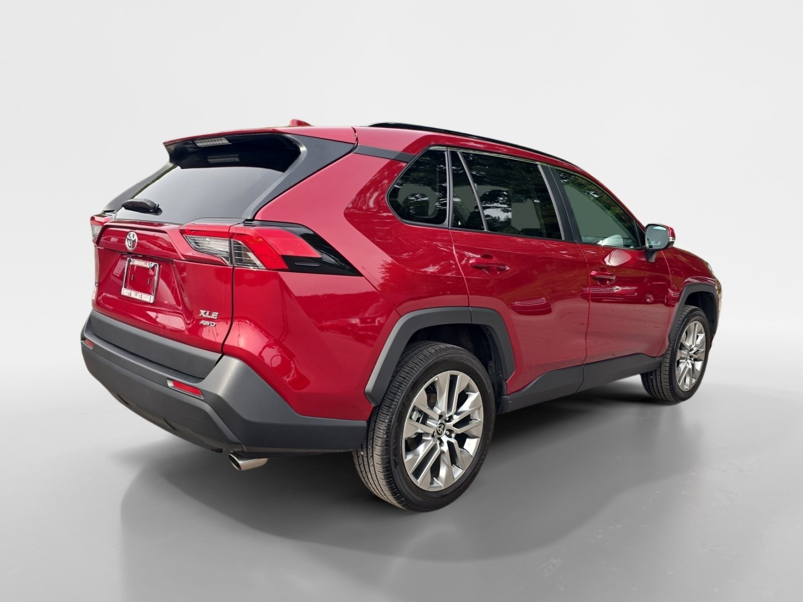 Used 2022 Toyota RAV4 XLE Premium AWD/4WD image 6