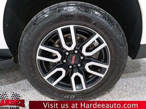 Used 2024 GMC Yukon XL AT4 image 10