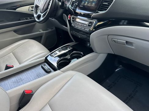Certified 2019 Honda Pilot Touring image 32
