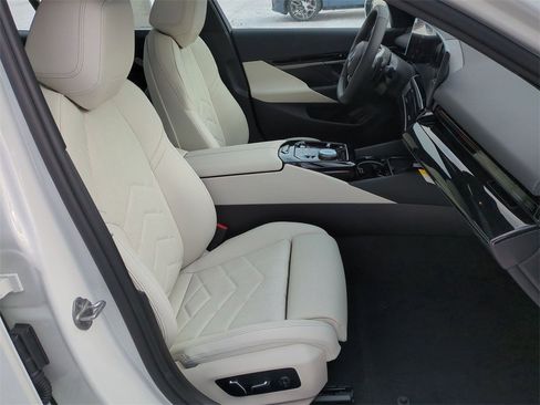 New 2026 BMW 530i xDrive xDrive w/ Premium Package image 27