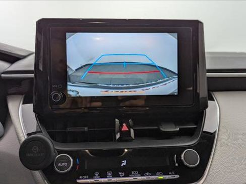 Used 2025 Toyota Corolla LE image 28