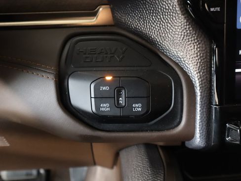 Used 2025 RAM 2500 Limited AWD/4WD image 9