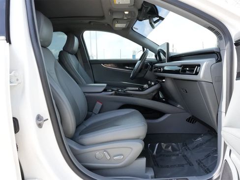 Used 2022 Lincoln Nautilus Reserve w/ Luxury Package image 23