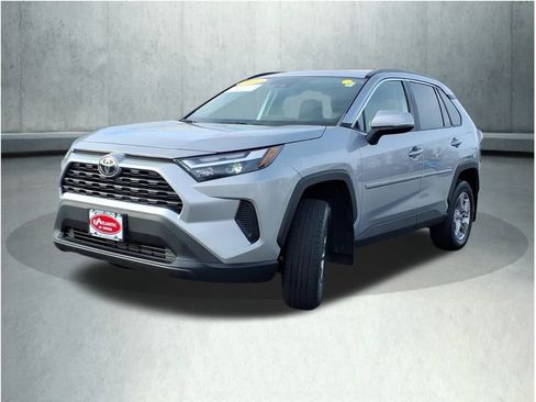 Certified 2022 Toyota RAV4 XLE image 3