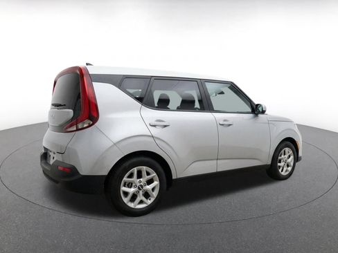 Used 2025 Kia Soul LX w/ LX Technology Package FWD image 9