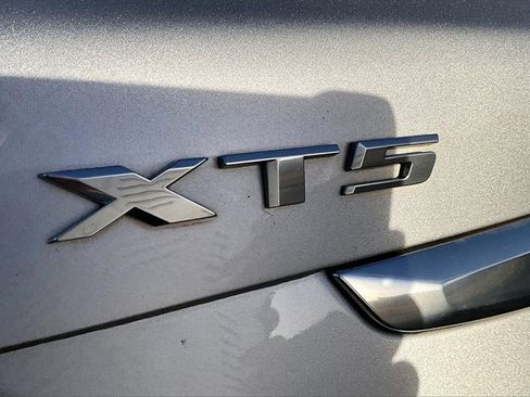 Used 2017 Cadillac XT5 Premium Luxury image 33