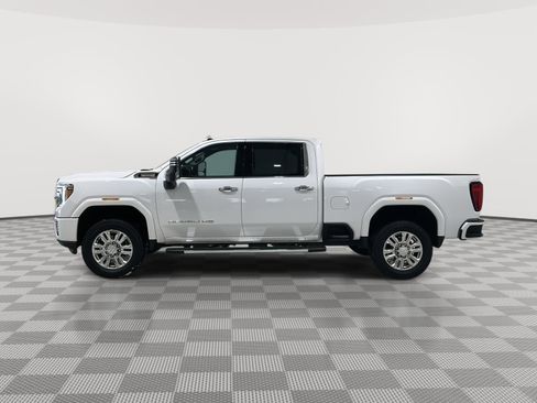 Used 2022 GMC Sierra 3500 Denali image 2