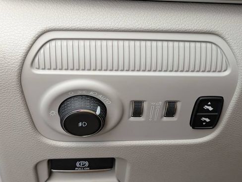 Used 2023 Jeep Wagoneer 4WD w/ Premium Group I image 26