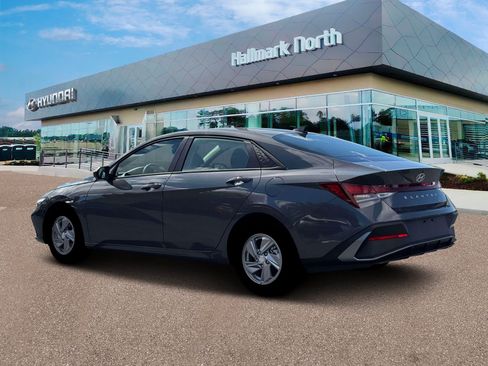 New 2026 Hyundai Elantra SE FWD image 4