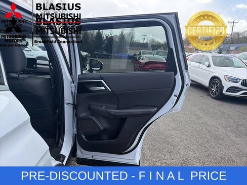 Used 2023 Mitsubishi Outlander 4WD Plug-In Hybrid image 34