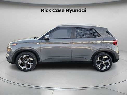 Certified 2022 Hyundai Venue SEL w/ Cargo Package image 3
