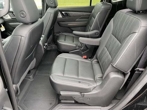 Certified 2025 Buick Enclave Avenir w/ Super Cruise Package AWD/4WD image 17