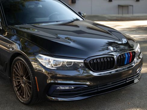 Used 2018 BMW 530i xDrive image 3